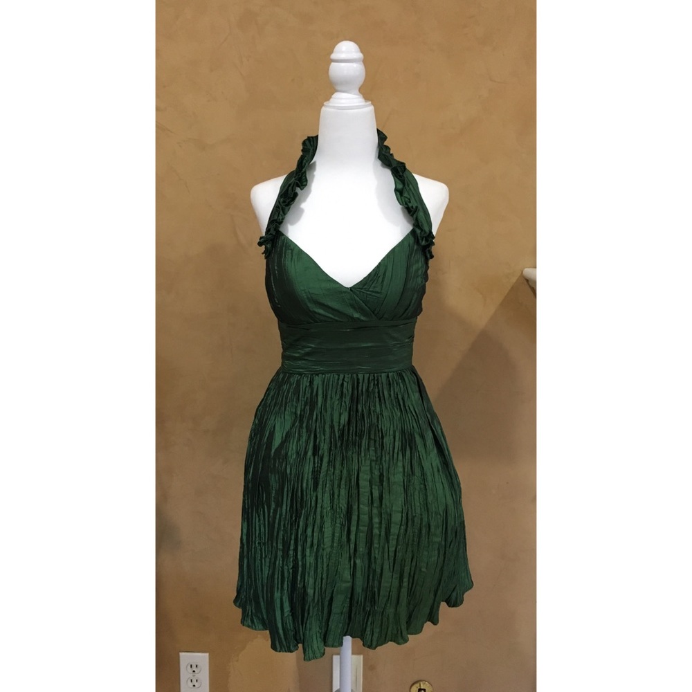 🤩✨Hailey Logan - Deep Green Halter Dress✨🤩